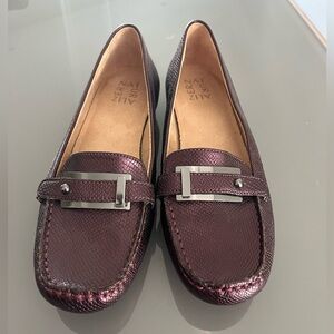 Naturalizer burgundy Women’s Loafer Size 8.5
